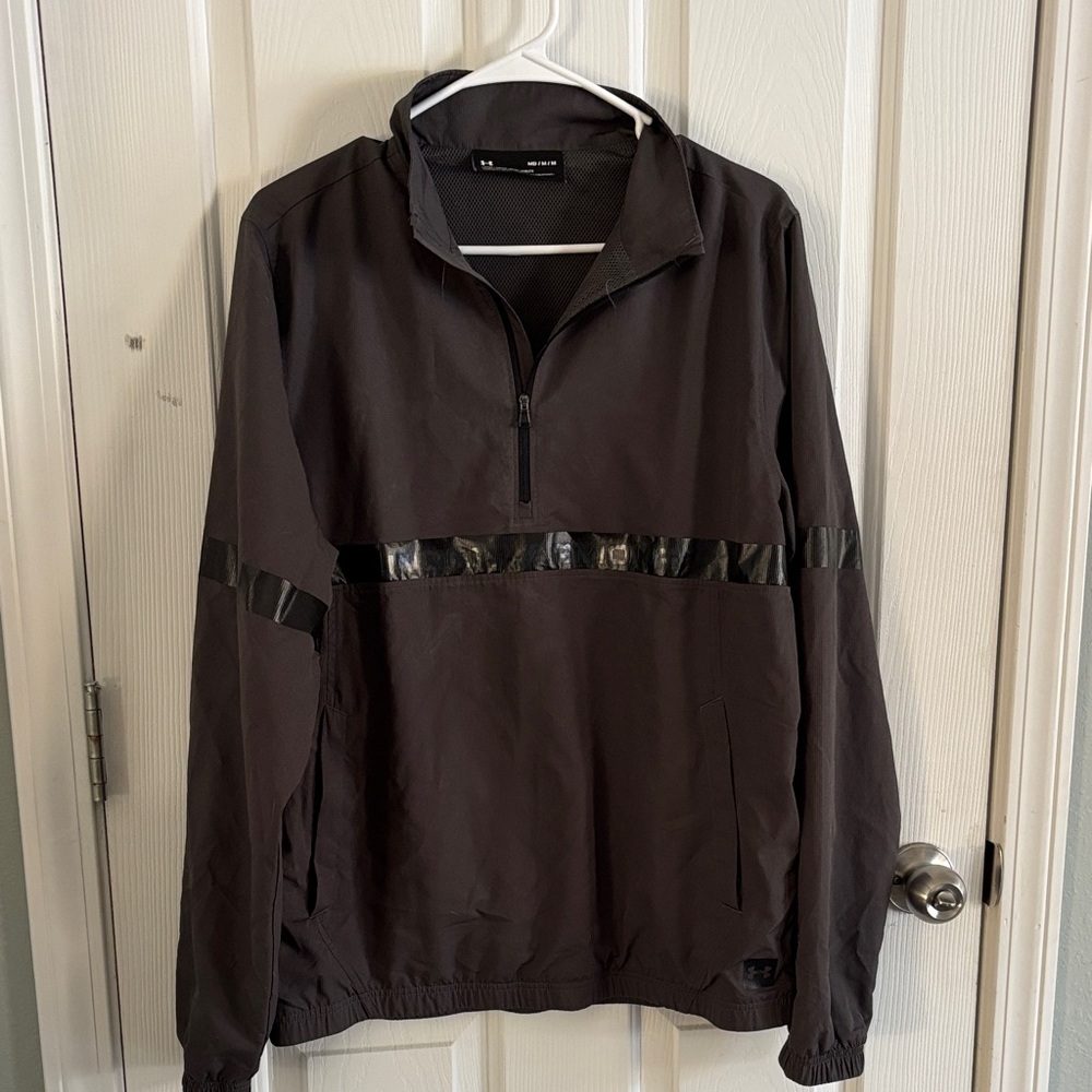 Men’s Under Armour medium Windbreaker